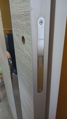 ДО 80 G дуб карамельный, покрытие Арт-шпон, черное , с врезкой под замок, замок Morelli M1895,врезка под скрытые петли  AGB Eclipsе, ЛОТ 7048225